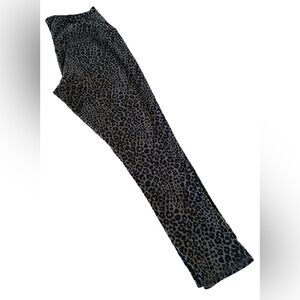 Leopard Print Leggings Capri  women
Medium
Evolution and creation